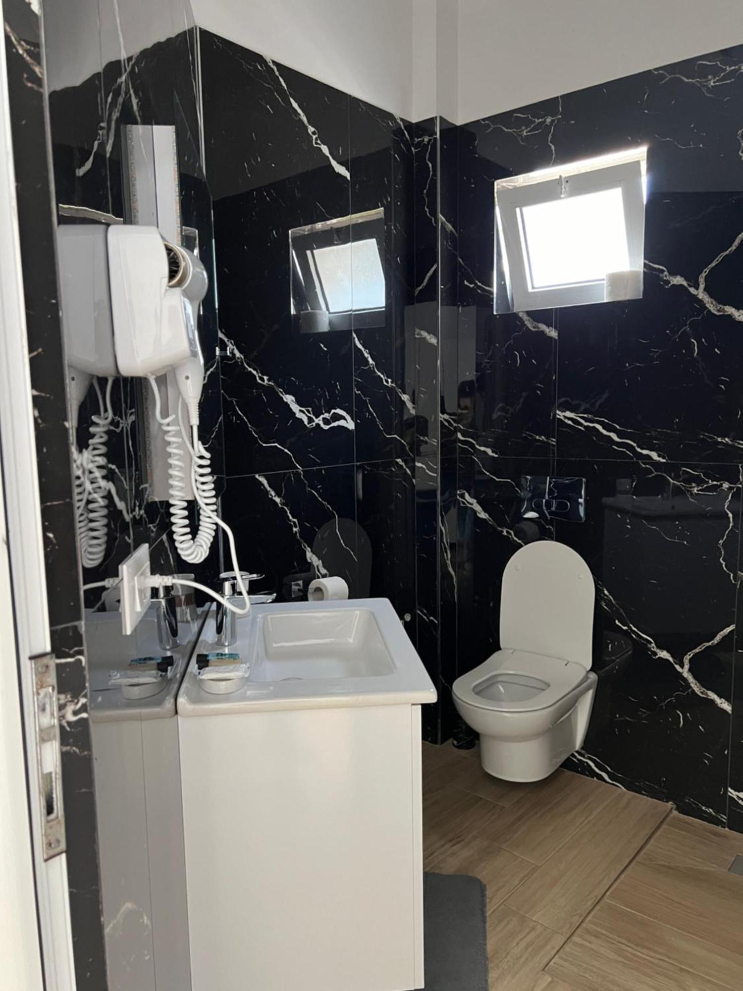 Real Hotel Sarandë